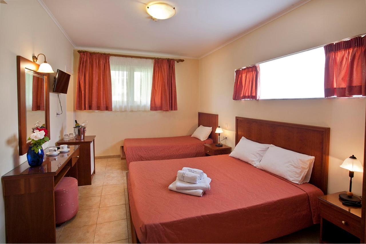 Hotel Cristina Maris 루트라키 외부 사진